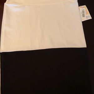 LuLaRoe Cassie skirt size small. White on top/black on bottom